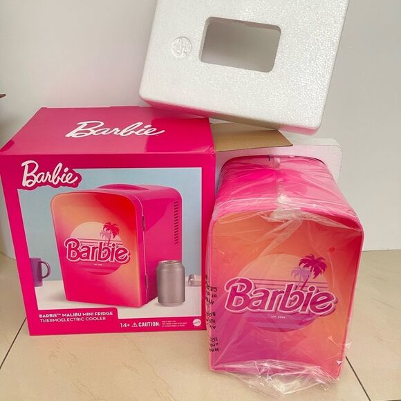 Last One Barbie Hot Pink Malibu 4L Cooler Mini Fridge with Glass Door 6 Can - Picture 10 of 13